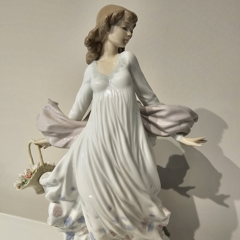 Lladro Spring Splendor #5898 - Retired